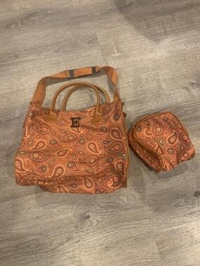 Travel bag with cosmetic bag. “E”